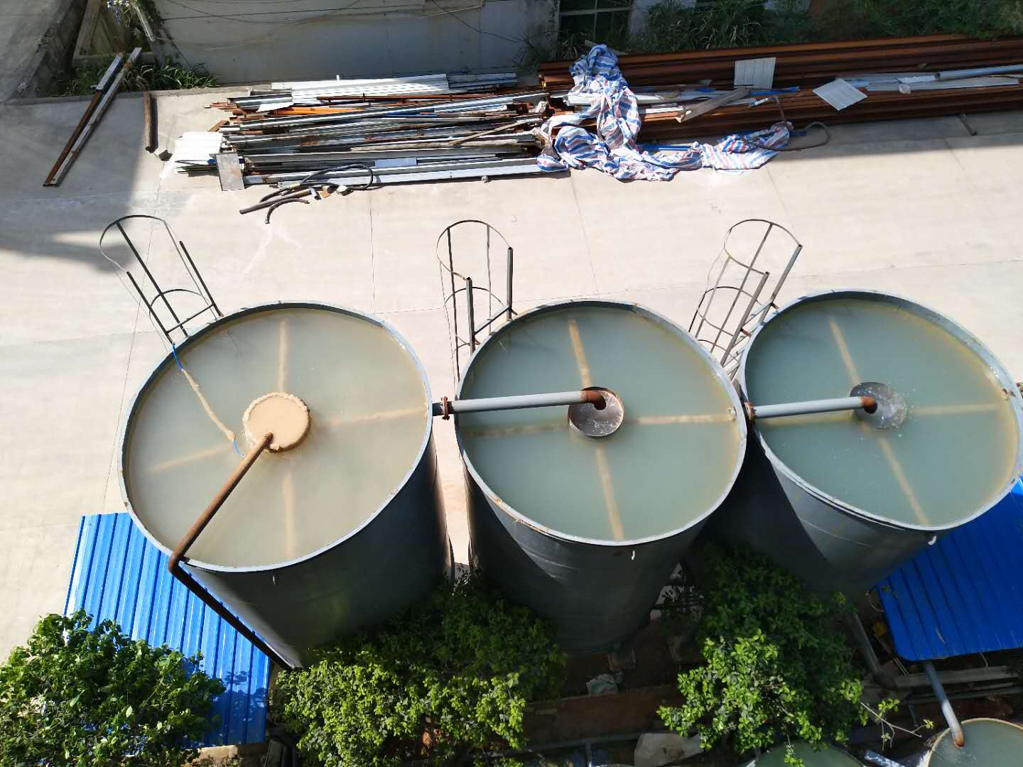 反流沉淀罐-三級沉淀-水樣-現(xiàn)場圖片